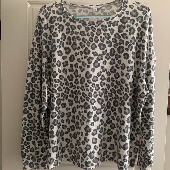 Women’s Animal Print Pullover Sweater - Picture 1 of 6